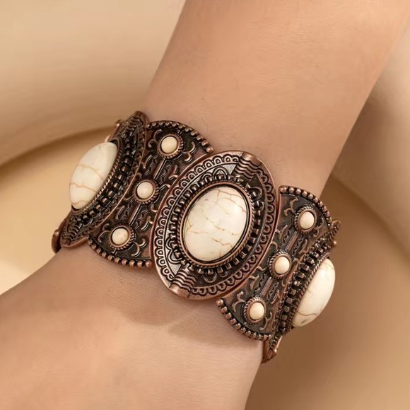 ScorpioQ Jewelry - 🌵Western Stretch Bracelet White Turquoise